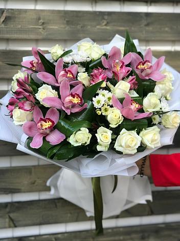 Букет цветов из: Розы и Хризантемы в Чесноковка