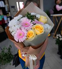 Букет цветов из:  Герберы, Розы и Хризантемы в Чесноковка
