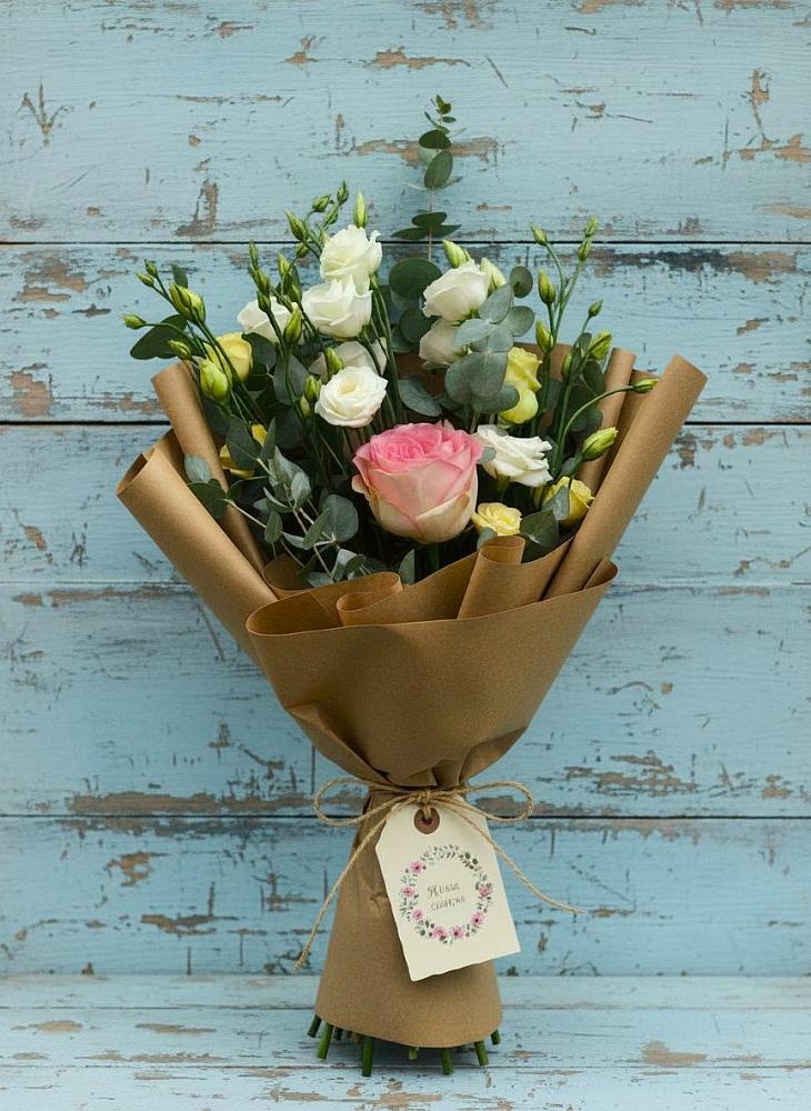 Букет цветов из: Розы и Лизиантусы в Чесноковка