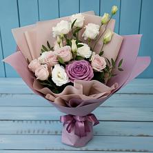 Букет цветов из:  Розы и Лизиантусы в Чесноковка