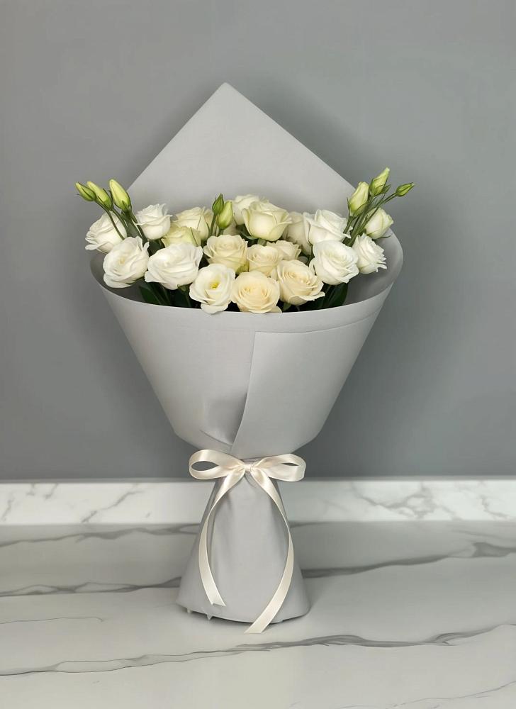 Букет цветов из: Розы и Лизиантусы в Чесноковка