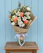 Букет цветов из:  Альстромерии, Лизиантусы, Розы и Хризантемы в Чесноковка