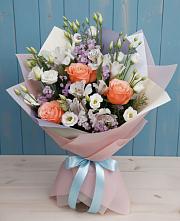 Букет цветов из:  Лизиантусы, Розы, Альстромерии и Гипсофила в Чесноковка