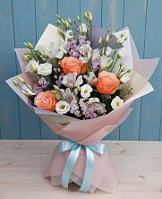 Букет цветов из:  Лизиантусы, Розы, Альстромерии и Гипсофила в Чесноковка