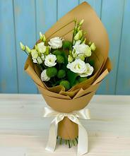 Букет цветов из:  Хризантемы и Лизиантусы в Чесноковка