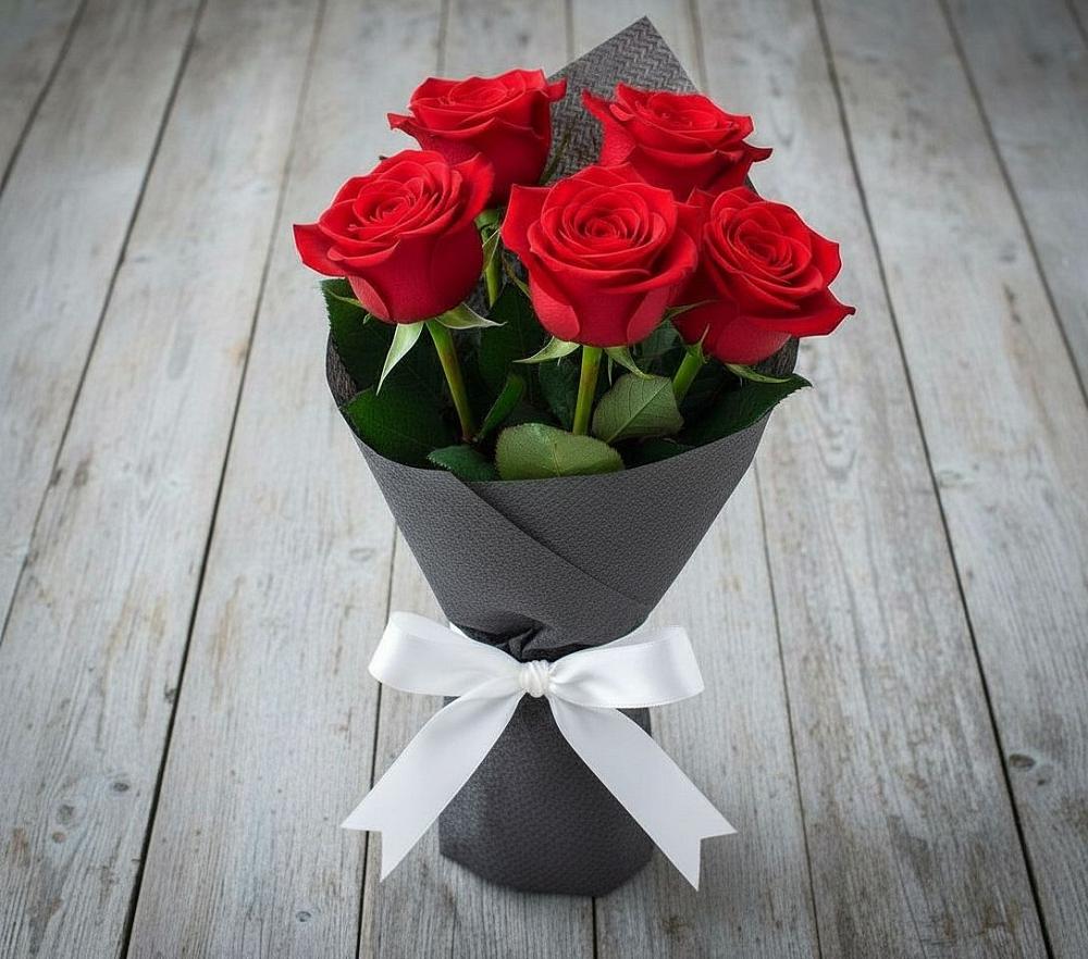 Букет 5 Красных роз Эдлесс Лав в Чесноковка
