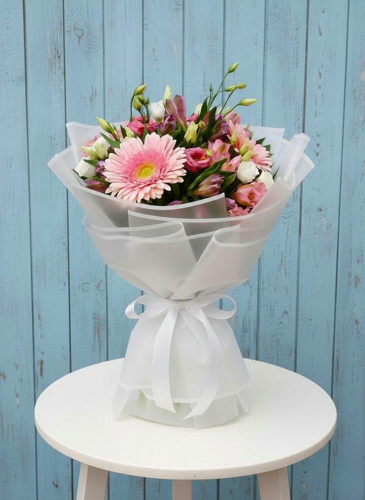 Букет цветов из: Герберы, Альстромерии и Лизиантусы в Чесноковка