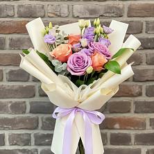 Букет цветов из:  Лизиантусы и Розы в Чесноковка