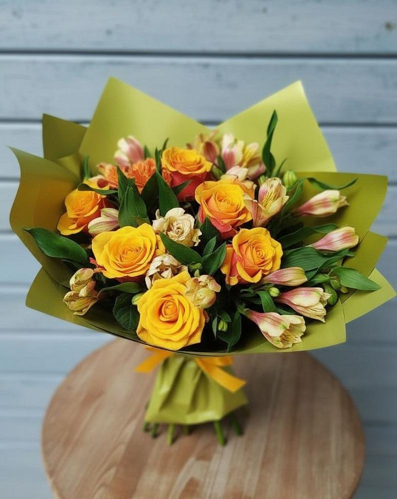 Букет цветов из: Альстромерии и Розы в Чесноковка