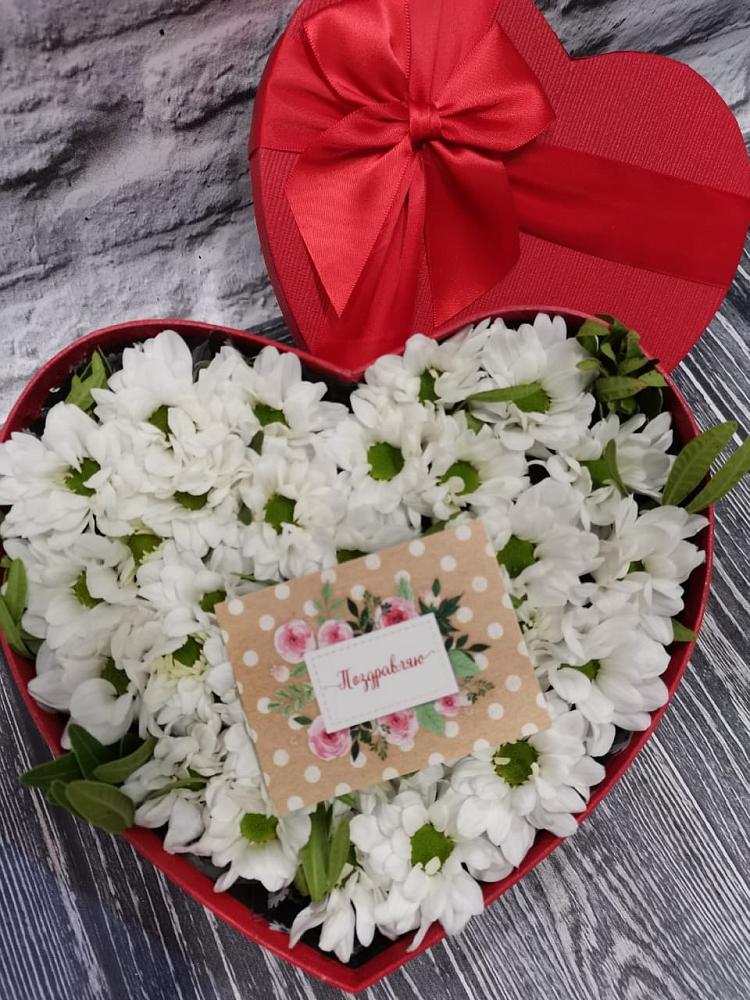 Цветочная композиция из Хризантемы в виде сердца в Чесноковка