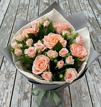 Букет цветов из:  Розы #REPLACE_PRED# Чесноковка