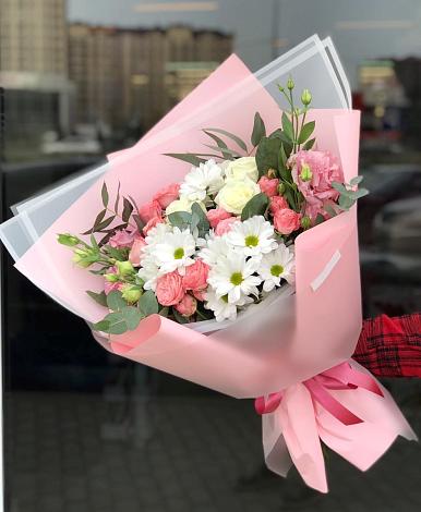 Букет цветов из: Розы, Лизиантусы и Хризантемы в Чесноковка