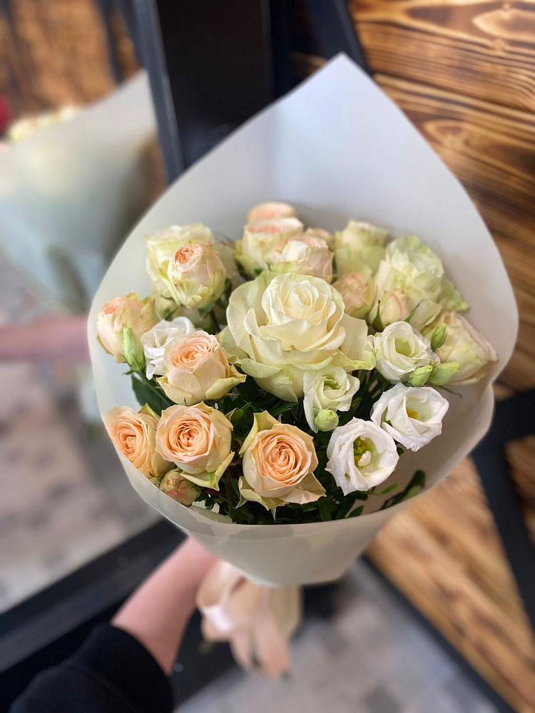 Букет цветов из: Розы и Лизиантусы в Чесноковка