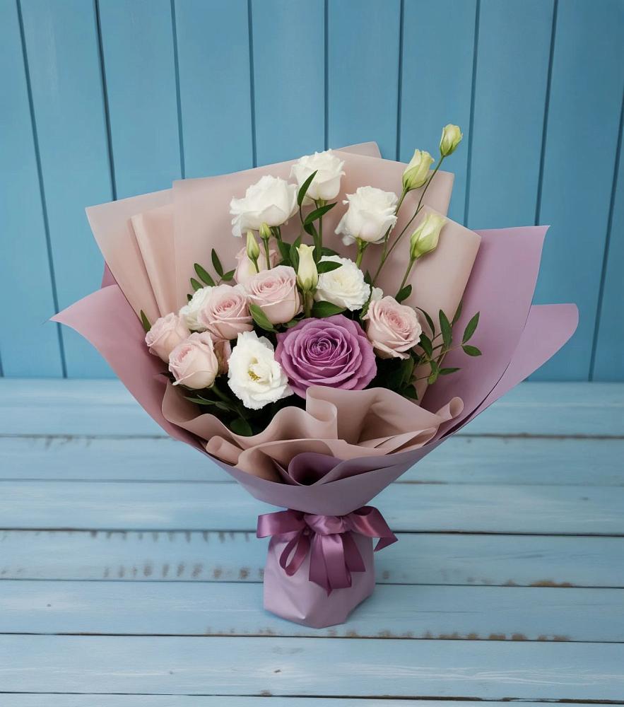 Букет цветов из: Розы и Лизиантусы в Чесноковка